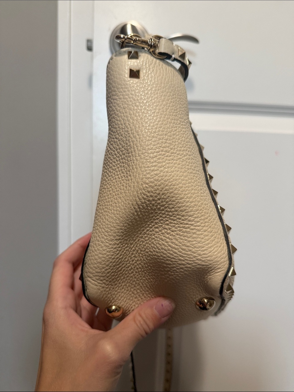 ***Last Call*Valentino Garavani Rockstud Ivory Leather Tote Shoulder Bag Studded - Picture 5 of 9